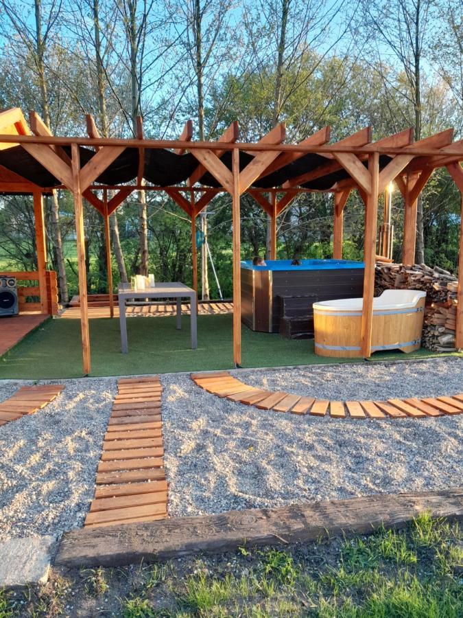 Bed and Breakfast Pensjonat Agroturystyczny Pod Modrzewiem Florczaki Екстер'єр фото